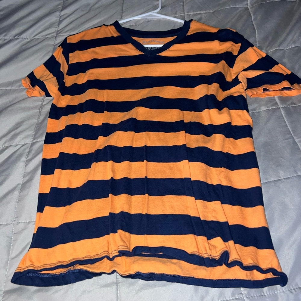 Boys Red Camel cotton V-neck T-shirt size Large